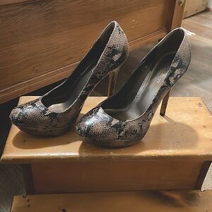 Preview International SnakeSkin Print High Heels Animal Size 8M Black Brown